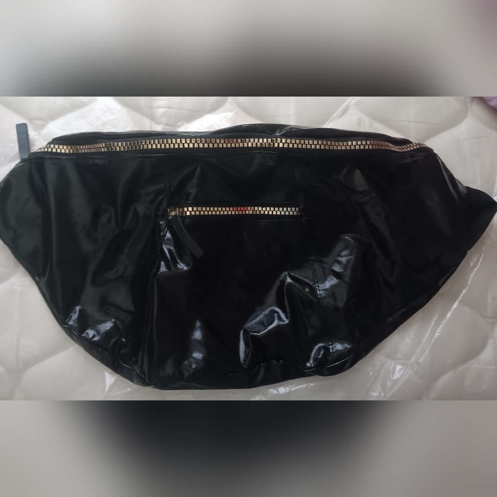 Large Black Fannypack